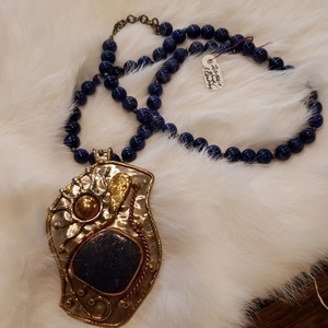 NWT BLUE LAPIS BEADS HAMMERED METAL PENDANT‎ NECKLACE 2 PIECES